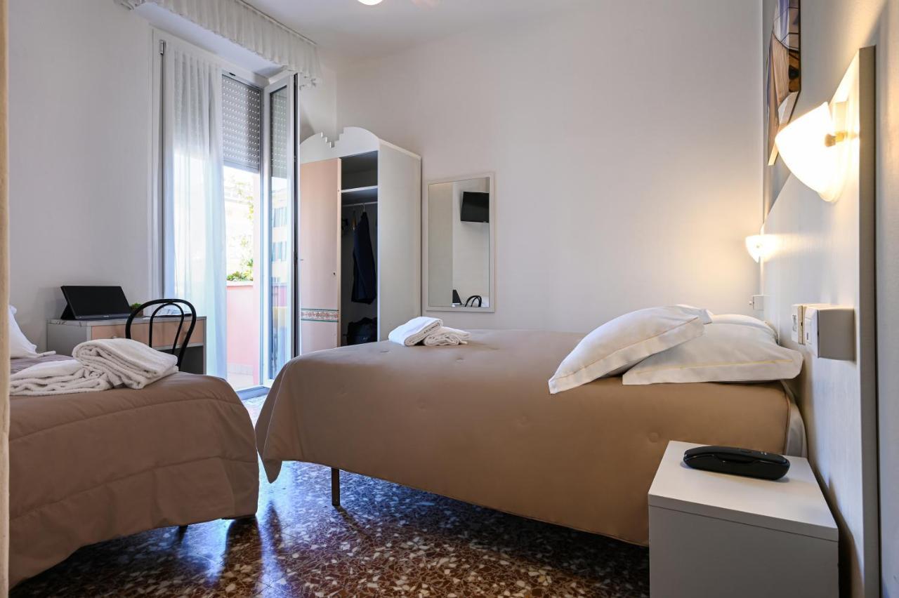 Amadei Hotel Blumen Пезаро Екстер'єр фото