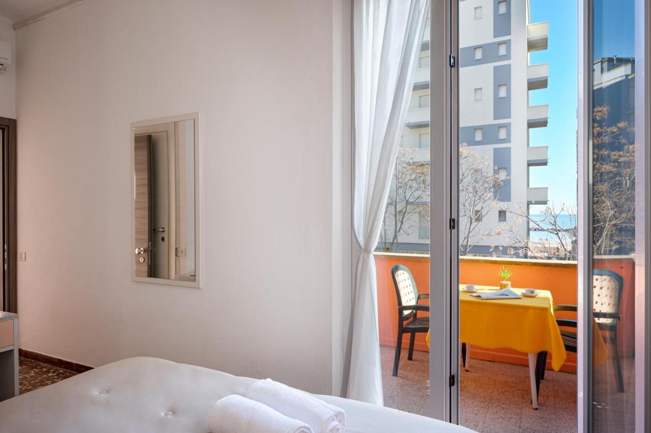 Amadei Hotel Blumen Пезаро Екстер'єр фото