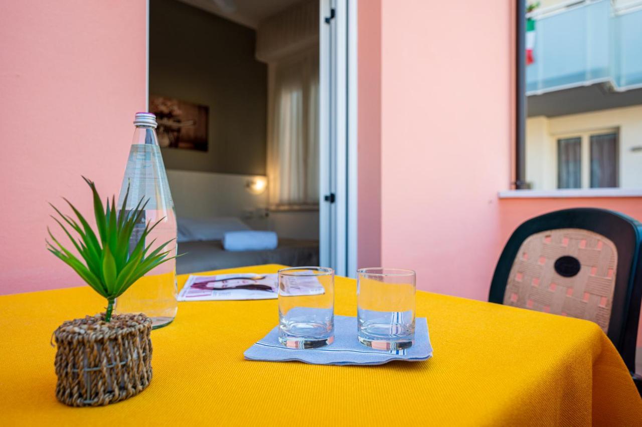 Amadei Hotel Blumen Пезаро Екстер'єр фото