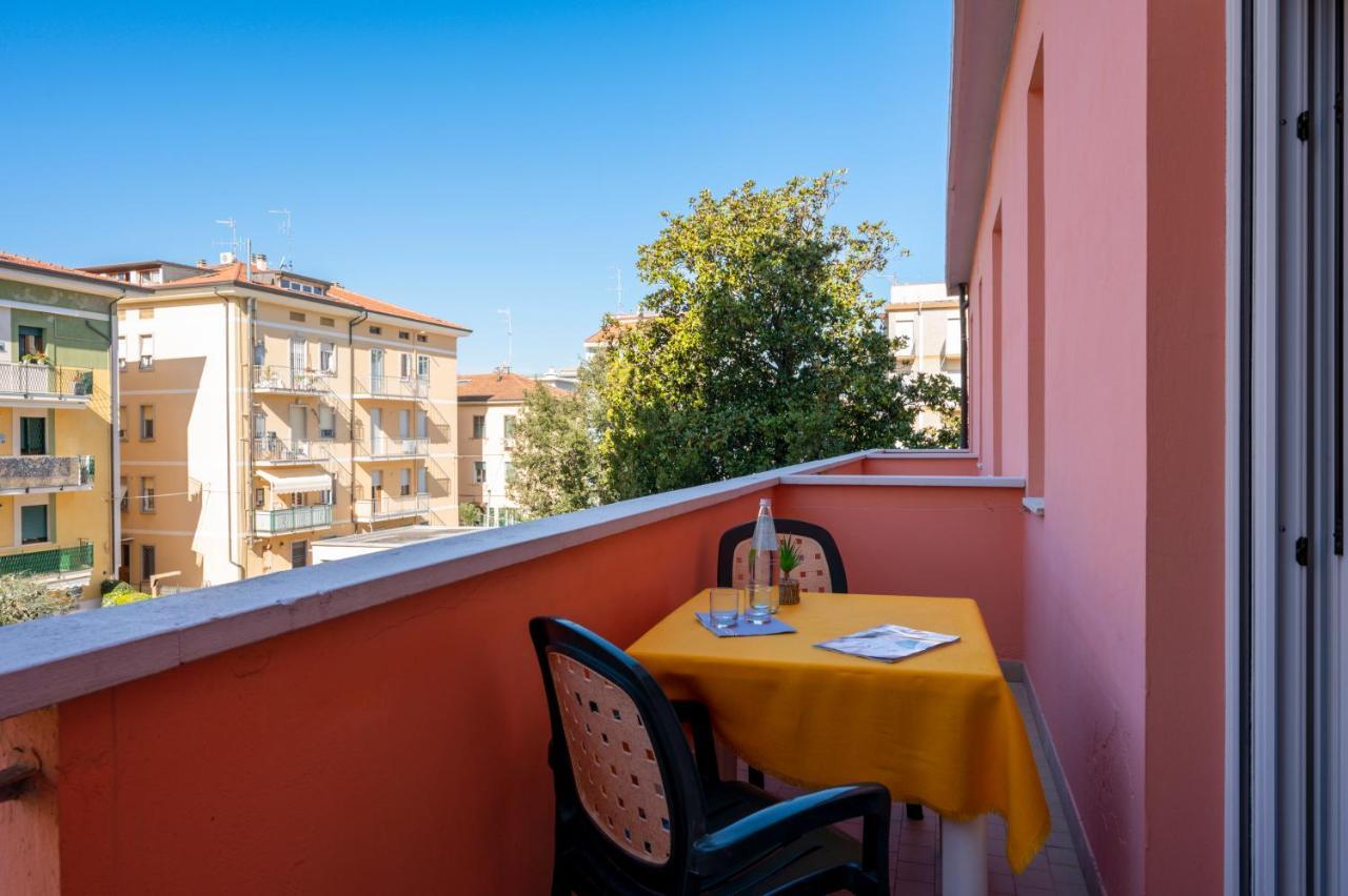 Amadei Hotel Blumen Пезаро Екстер'єр фото