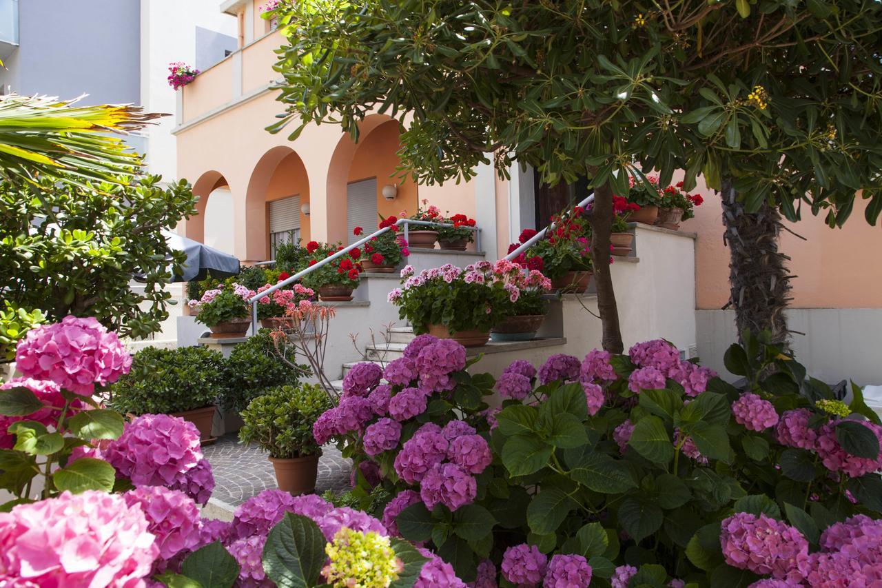 Amadei Hotel Blumen Пезаро Екстер'єр фото